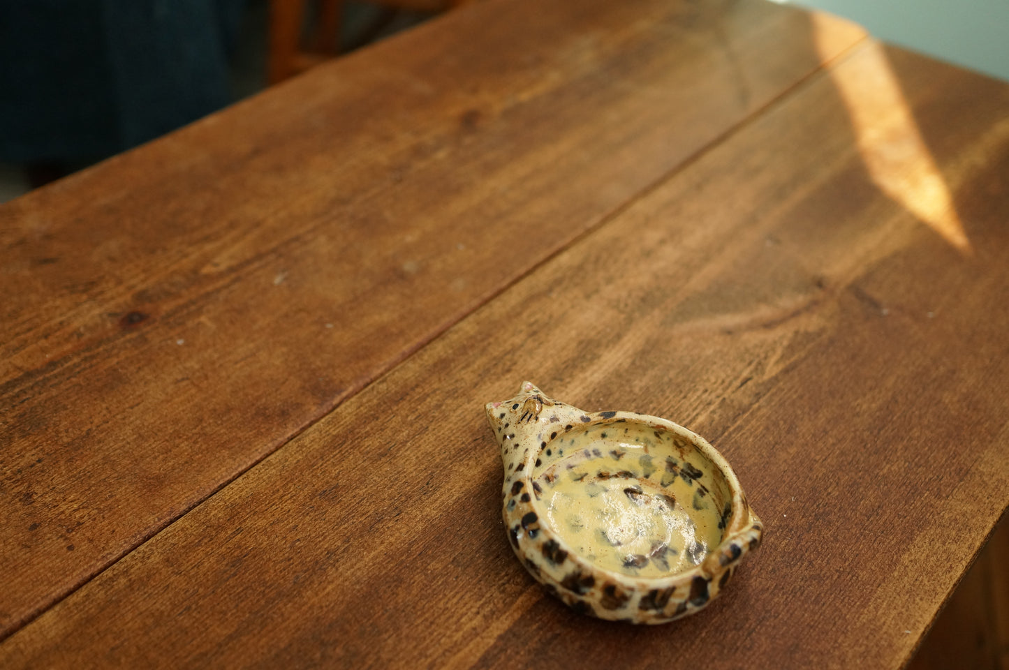 Leopard Holder