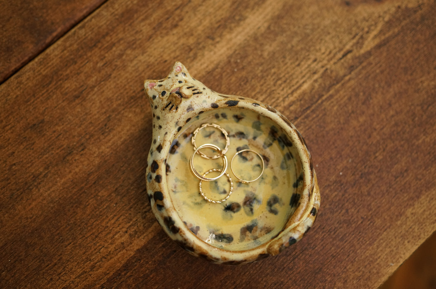 Leopard Holder