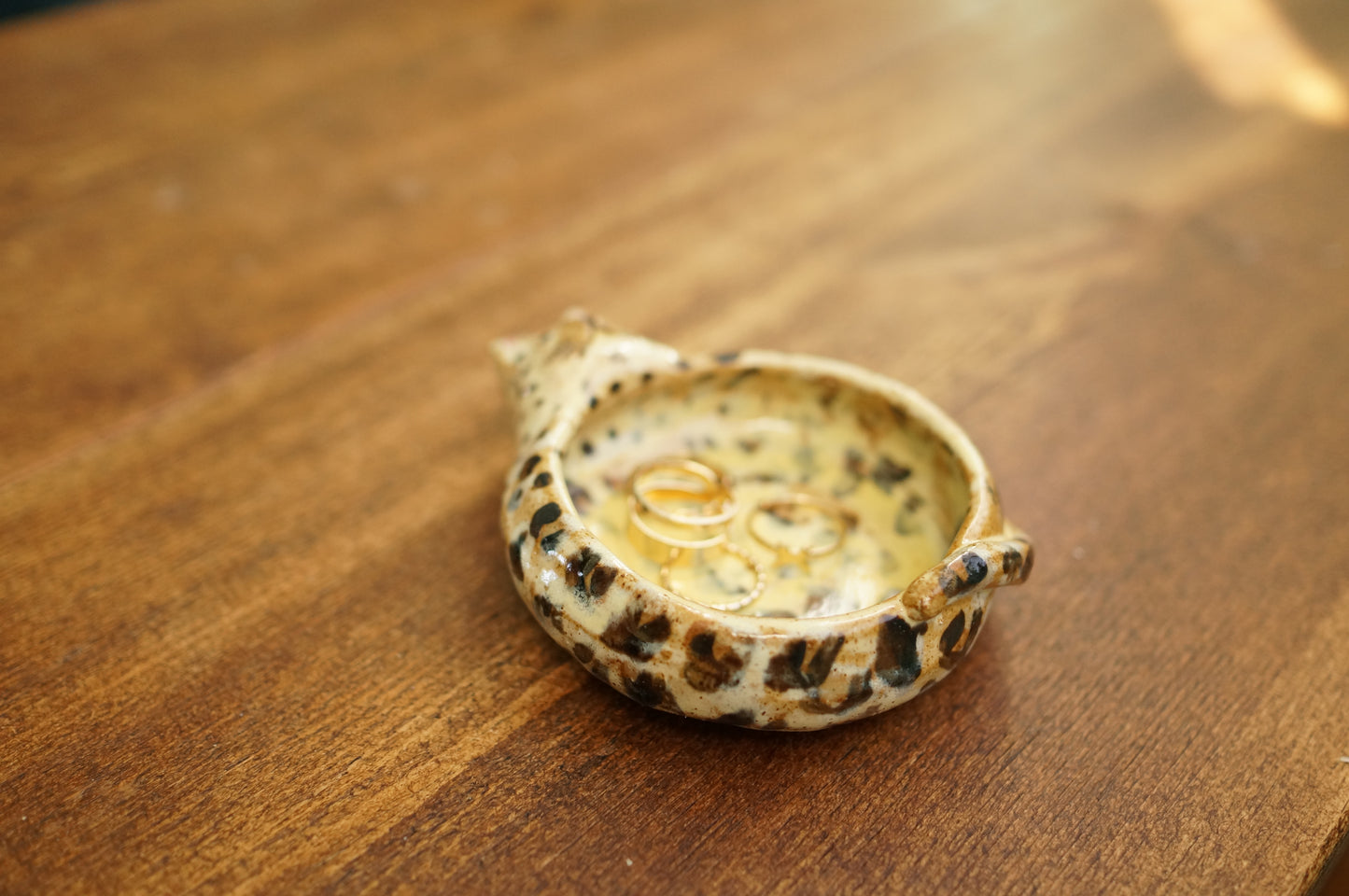 Leopard Holder