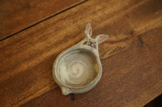 Rabbit Holder