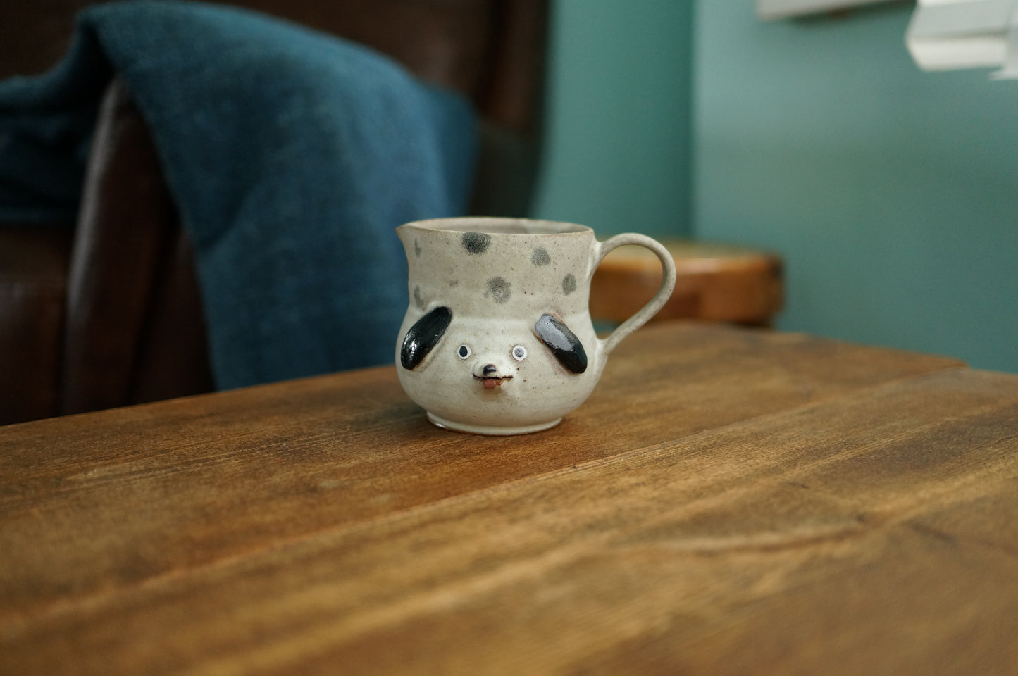 Dog pouring vessel