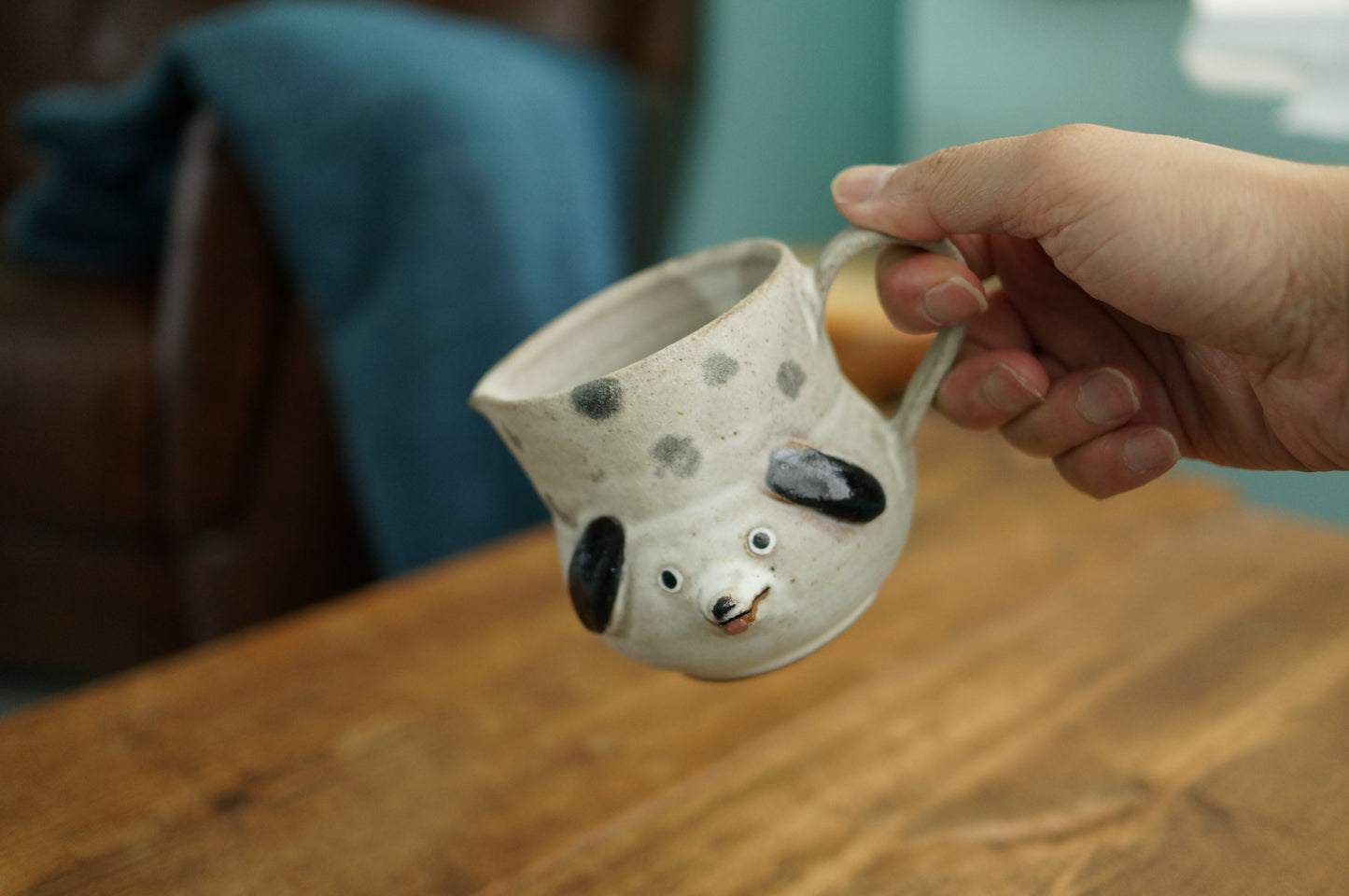 Dog pouring vessel