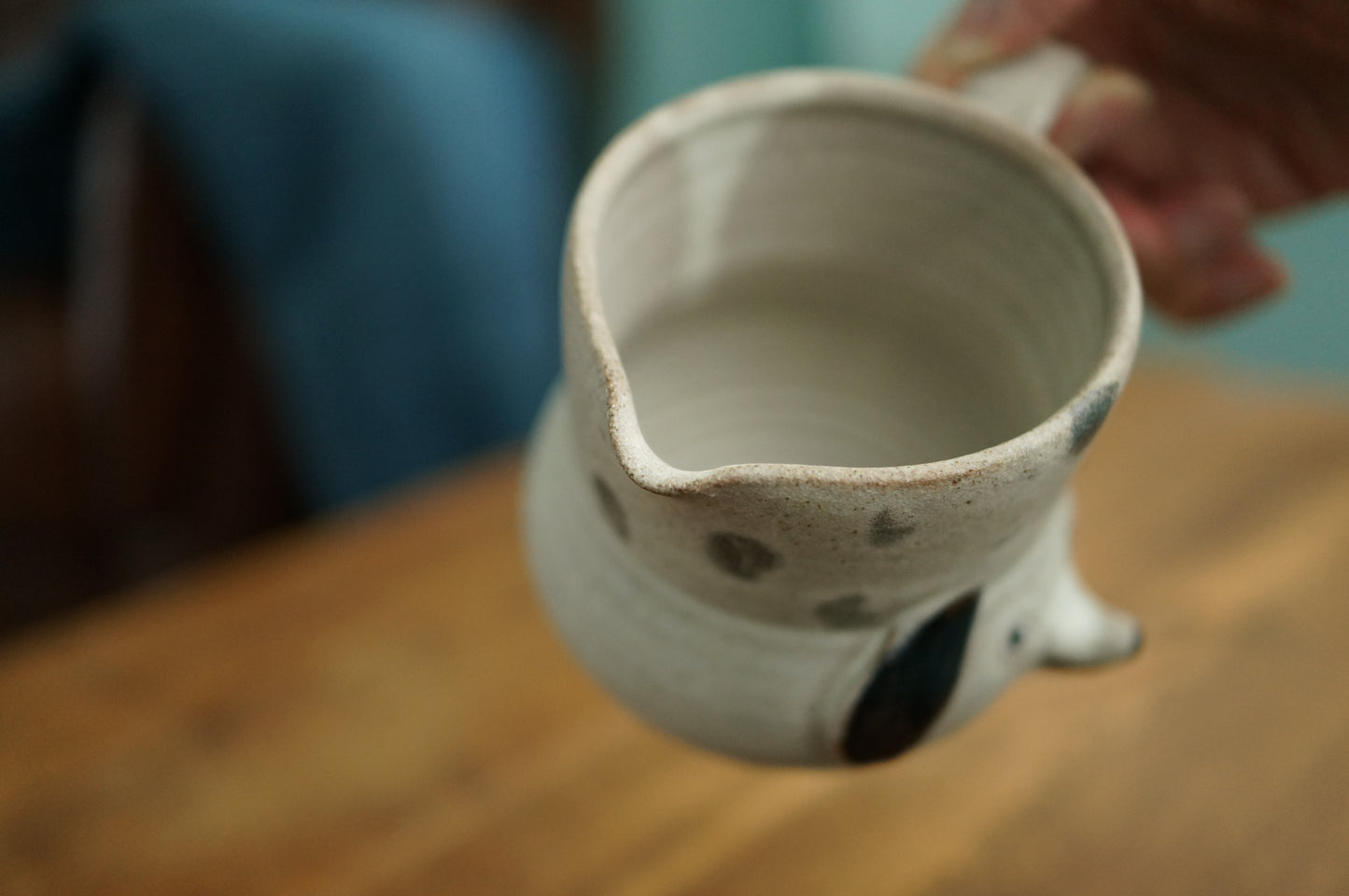 Dog pouring vessel