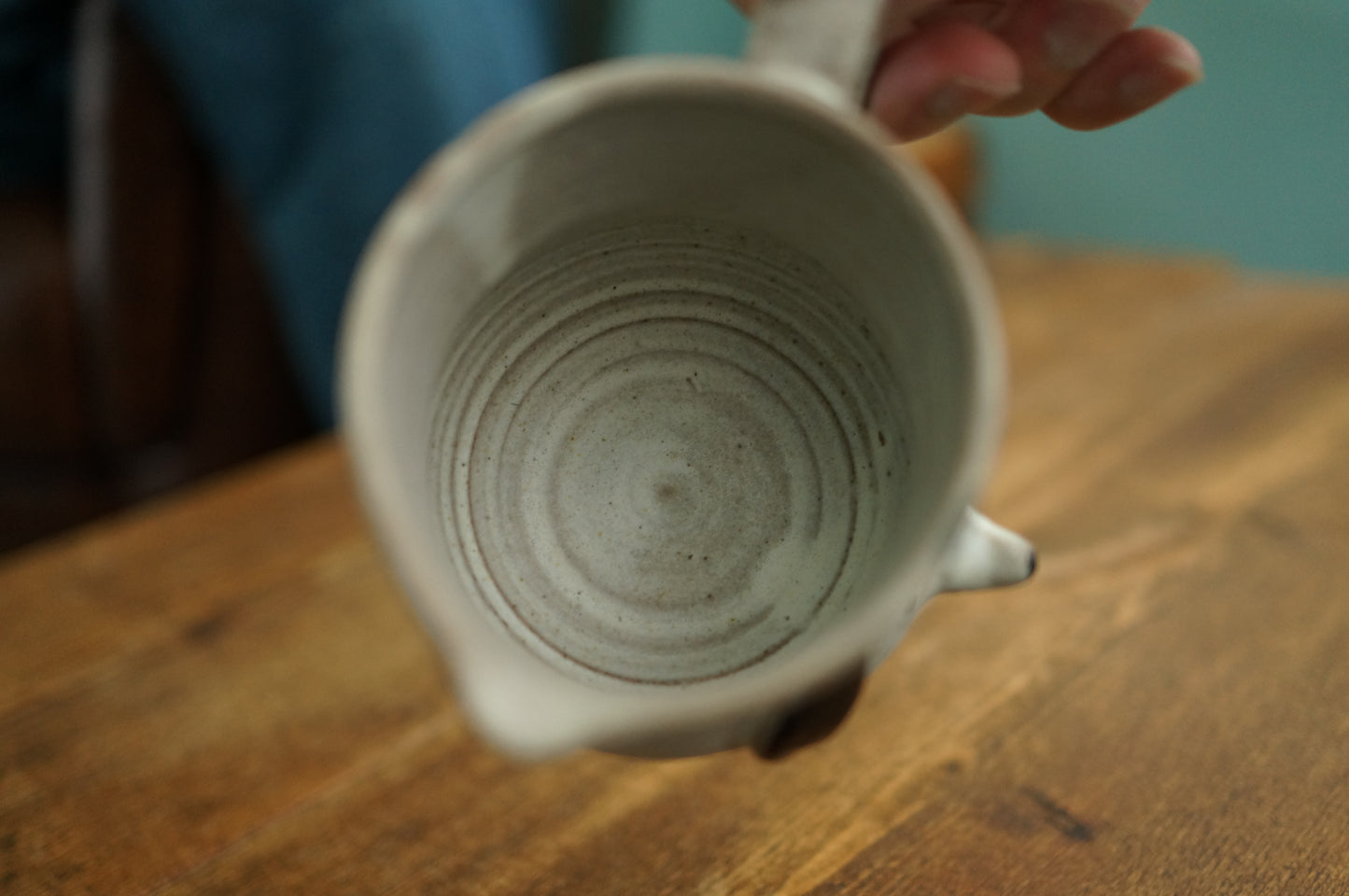 Dog pouring vessel