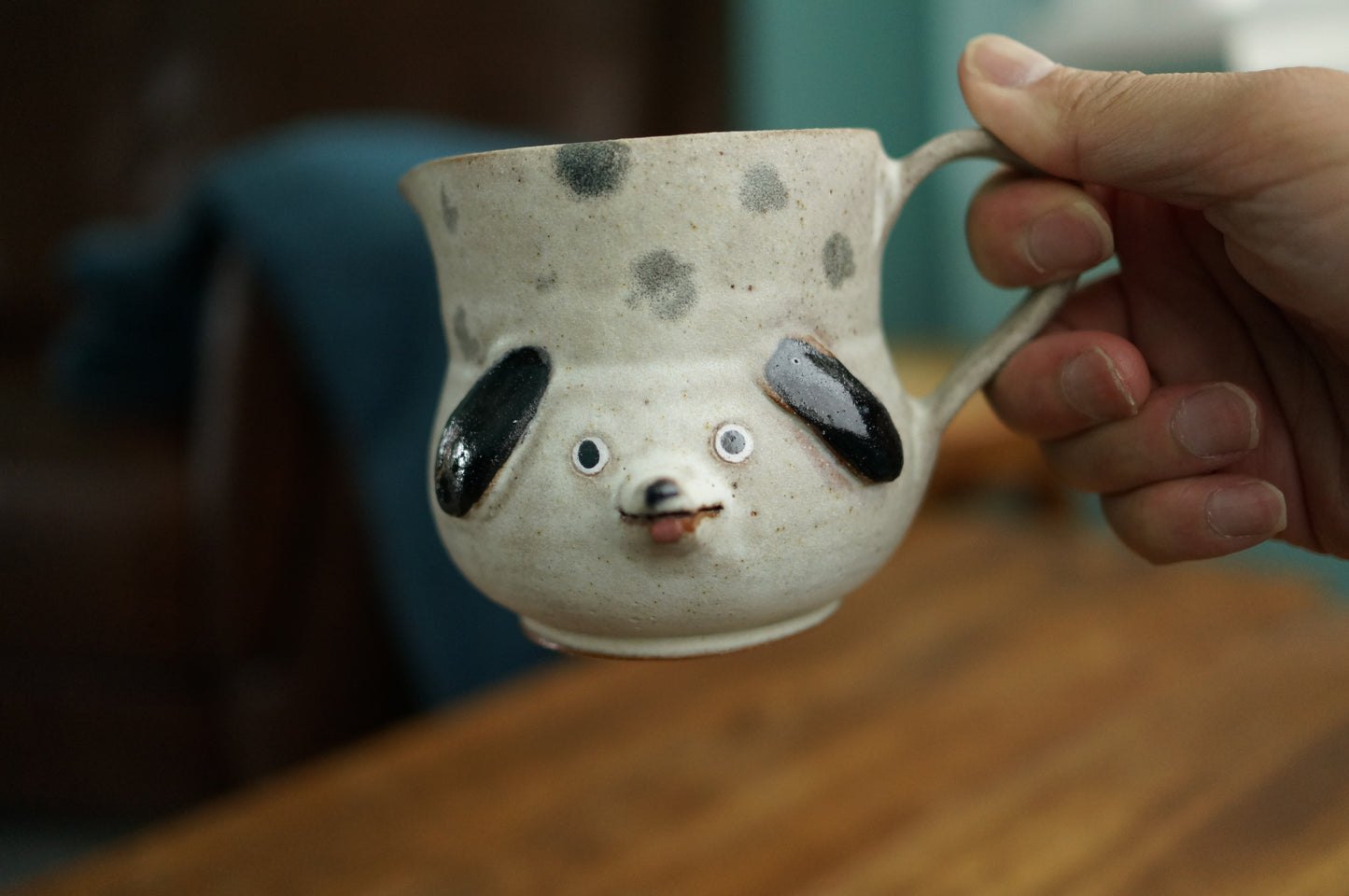 Dog pouring vessel