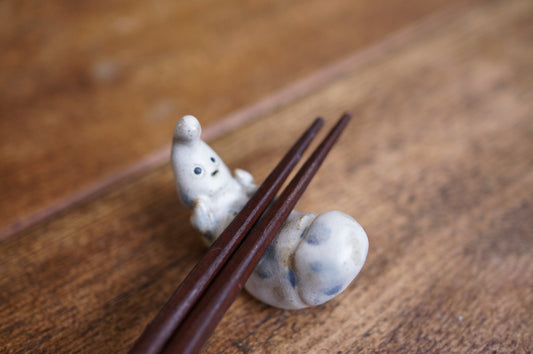 Caterpillar Chopstick/Brush Rest